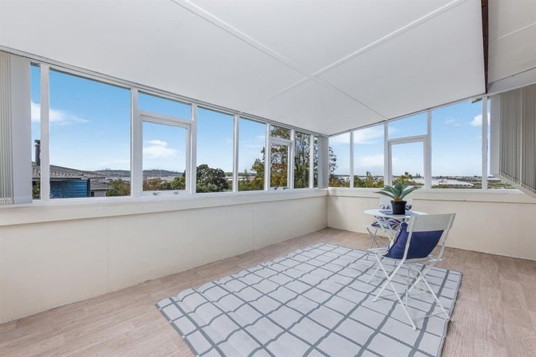 Photo of property in 9 Ellesmere Crescent, Pakuranga Heights, Auckland, 2010