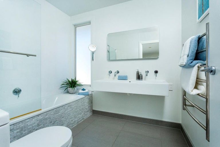 Photo of property in 223a Hurstmere Road, Takapuna, Auckland, 0622