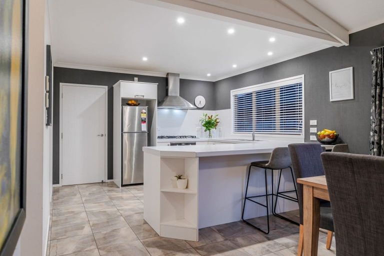 Photo of property in 19 Meridian Grove, Kelvin Grove, Palmerston North, 4414