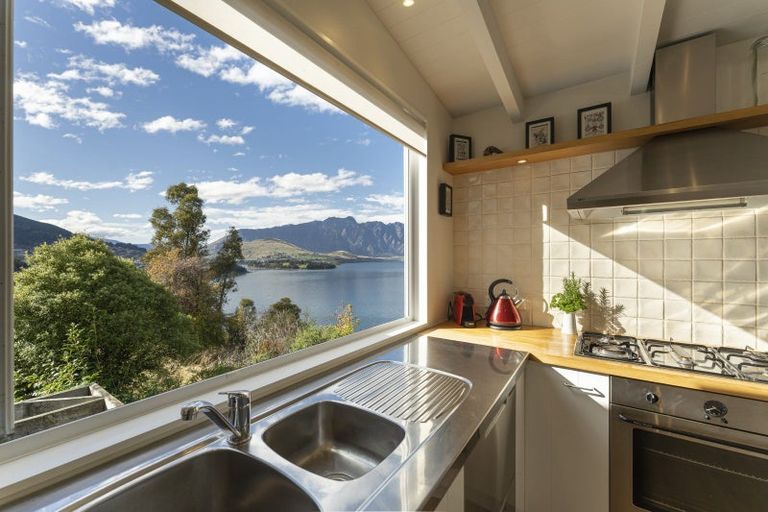 Photo of property in 6 Matau Place, Fernhill, Queenstown, 9300