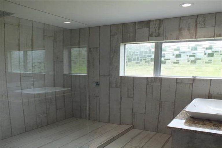 Photo of property in 6 William Hadlow Place, Hatfields Beach, Orewa, 0931