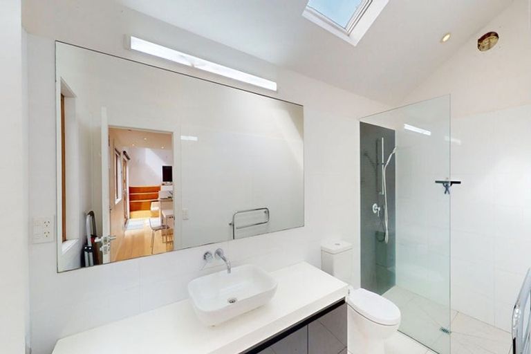 Photo of property in 13a Porritt Avenue, Mount Victoria, Wellington, 6011