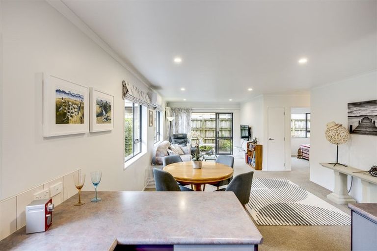 Photo of property in Parkvale Estate, 1232/7 Howard Street, Parkvale, Hastings, 4122