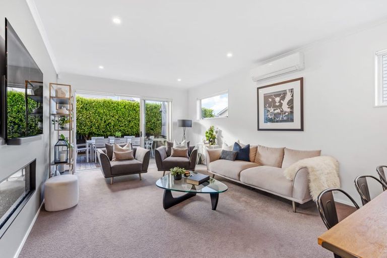 Photo of property in 9 Symes Drive, Red Beach, 0932