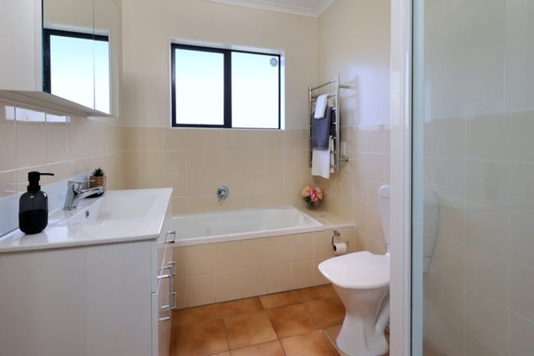 Photo of property in 23 Greenberry Drive, Ranui, Auckland, 0612