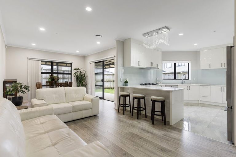 Photo of property in 25 Drumbuoy Drive, Flat Bush, Auckland, 2019