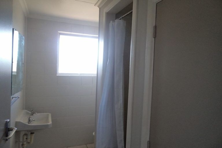 Photo of property in 2/7 Cameron Street, Papakura, 2110