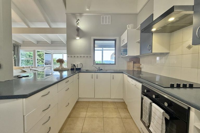 Photo of property in 26a Tower Hill, Stanmore Bay, Whangaparaoa, 0930