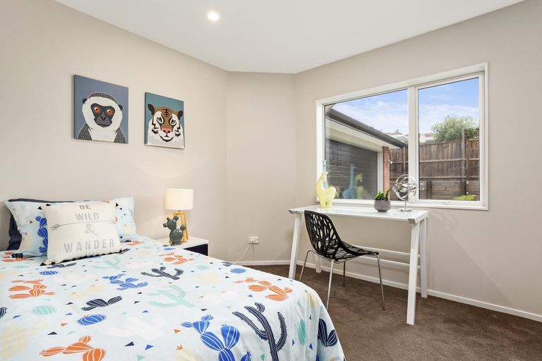 Photo of property in 31a Cliff View Drive, Green Bay, Auckland, 0604