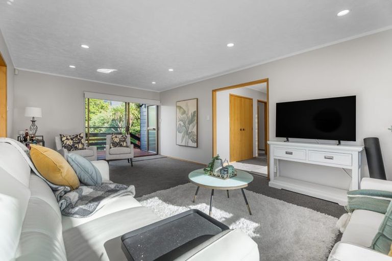 Photo of property in 11 Stevenson Way, Cockle Bay, Auckland, 2014