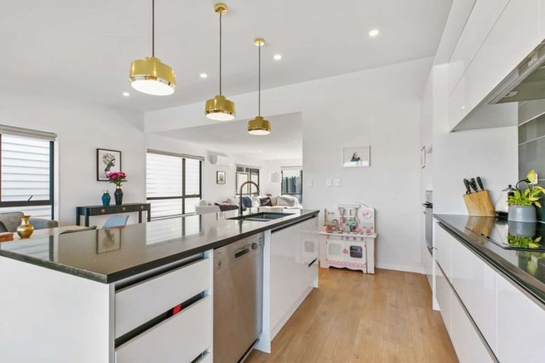 Photo of property in 50 Ascension Crescent, Orewa, 0931