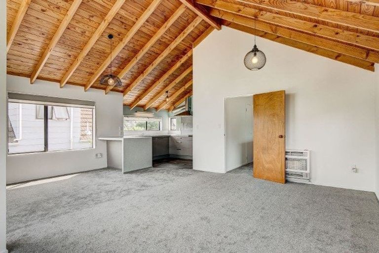 Photo of property in 2/13 Mana Esplanade, Paremata, Porirua, 5026