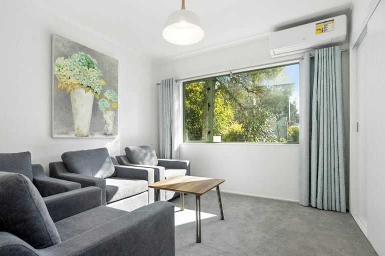 Photo of property in 2/6 Seaview Avenue, Northcote, Auckland, 0627