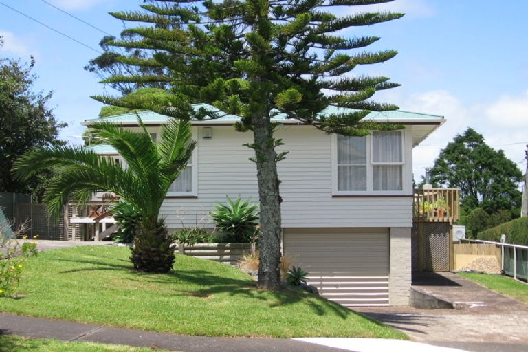 Photo of property in 2 Acton Place, Avondale, Auckland, 0600