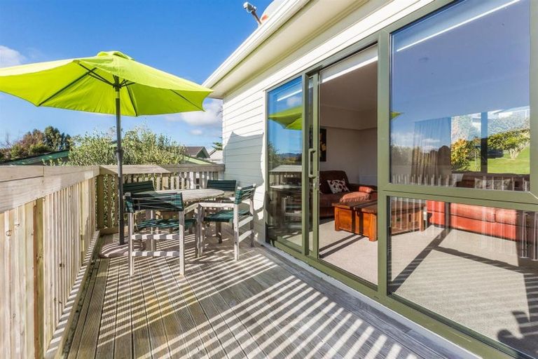 Photo of property in 22 Hicks Close, Whitby, Porirua, 5024