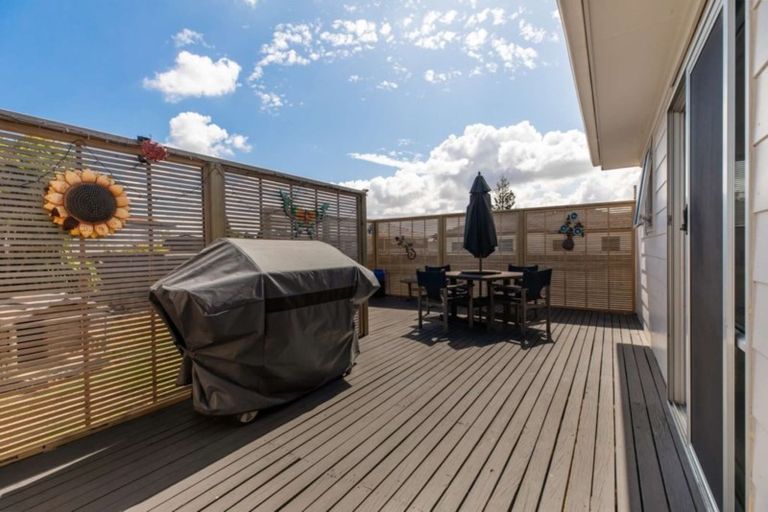 Photo of property in 44 Sunlands Drive, Manurewa, Auckland, 2102