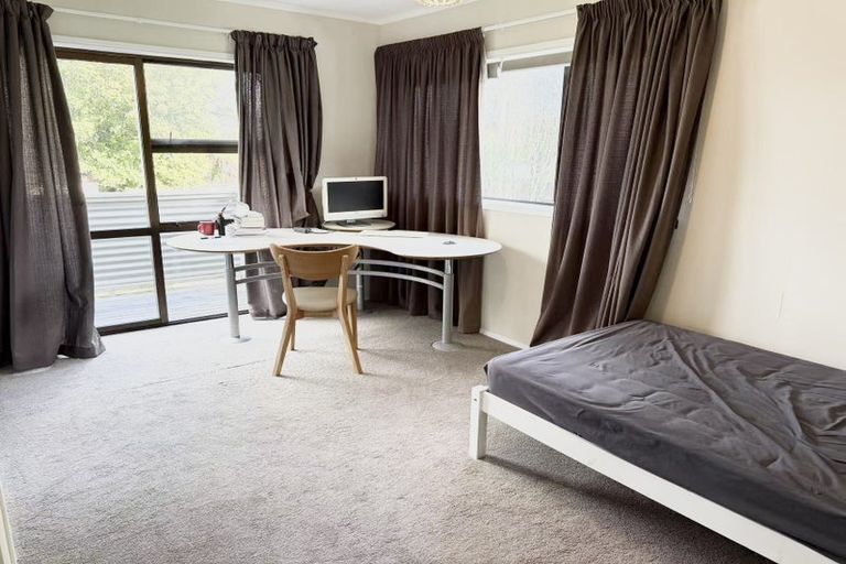 Photo of property in 24 Lexington Drive, Botany Downs, Auckland, 2010