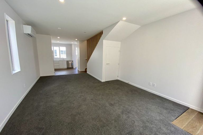 Photo of property in 2/30 Pirie Street, Mount Victoria, Wellington, 6011