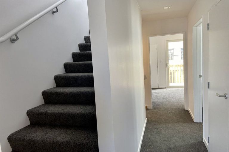 Photo of property in 2/30 Pirie Street, Mount Victoria, Wellington, 6011