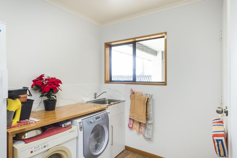 Photo of property in 61 Turitea Road, Fitzherbert, Palmerston North, 4472