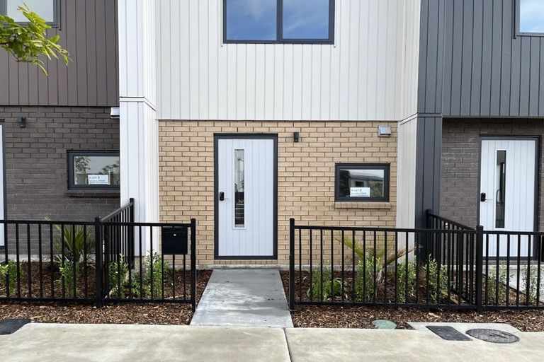 Photo of property in 4 Hoopers Road, Glen Eden, Auckland, 0602