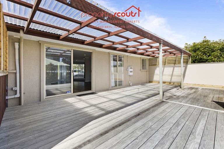 Photo of property in 4 Bluestone Rise, Rosedale, Auckland, 0632