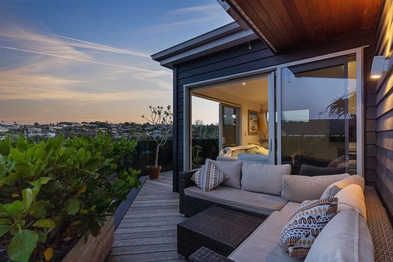 Photo of property in 29a Peter Terrace, Castor Bay, Auckland, 0620