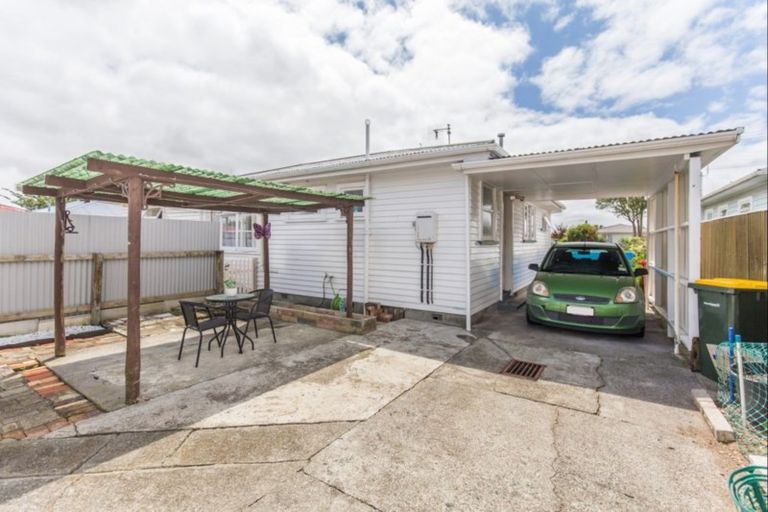 Photo of property in 30 Liverpool Street, Levin, 5510