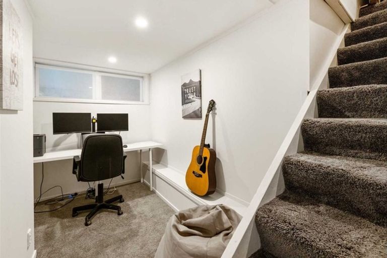 Photo of property in 12 Eastglen Road, Glen Eden, Auckland, 0602