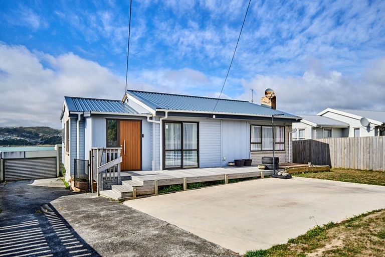 Photo of property in 37 Waiuta Street, Titahi Bay, Porirua, 5022