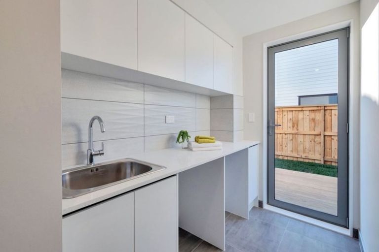 Photo of property in 5 Manawanui Way, Orewa, 0931