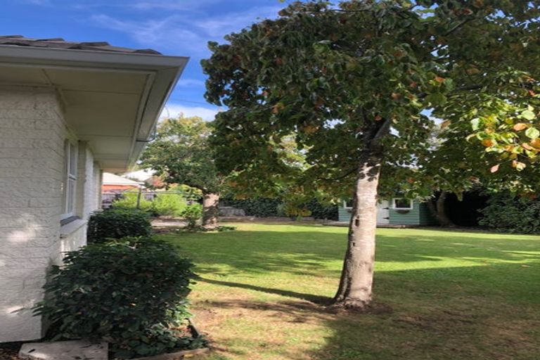 Photo of property in 145 Avonhead Road, Avonhead, Christchurch, 8042