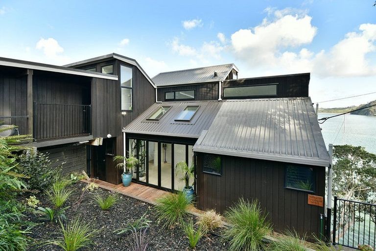 Photo of property in 254 Wade River Road, Wade Heads, Whangaparaoa, 0932