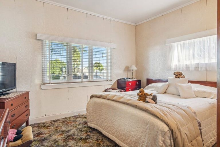 Photo of property in 56 Great South Road, Papakura, 2110