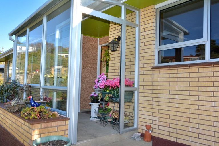 Photo of property in 27 Bayne Terrace, Macandrew Bay, Dunedin, 9014