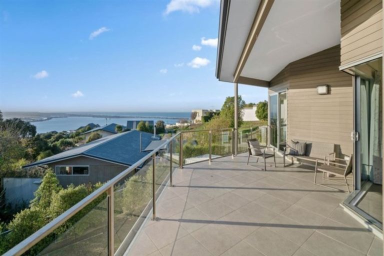 Photo of property in 19 Luxton Place, Mount Pleasant, Christchurch, 8081