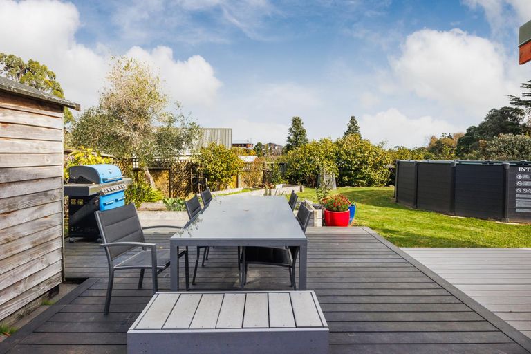 Photo of property in 21 Heathcote Place, Fitzherbert, Palmerston North, 4410