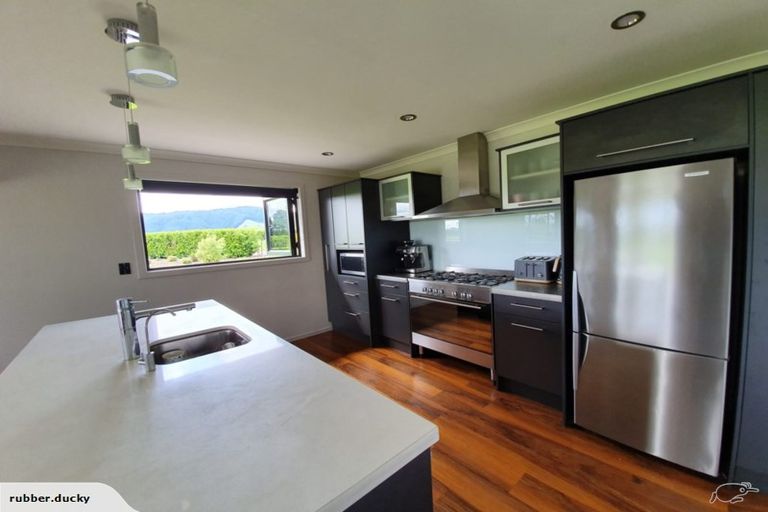 Photo of property in 381 Tararua Road, Levin, 5571