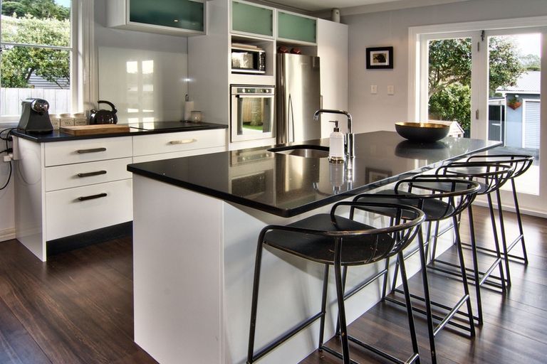 Photo of property in 13 Konini Road, Titirangi, Auckland, 0604