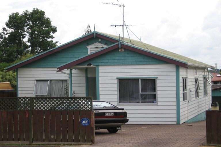 Photo of property in 25 Miro Street, New Lynn, Auckland, 0600