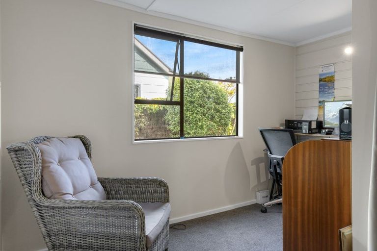 Photo of property in 92 Henley Street, Westport, 7825