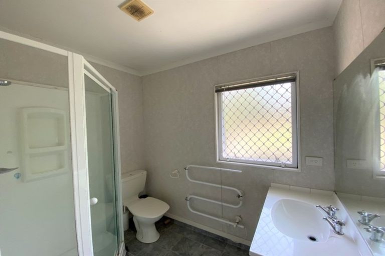 Photo of property in 8 Van Dyke Place, West Harbour, Auckland, 0618