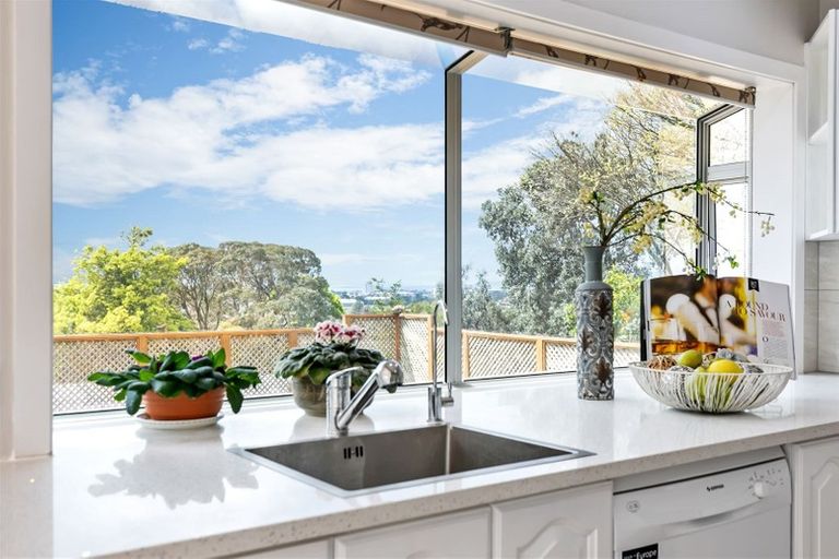 Photo of property in 33 Agincourt Street, Glenfield, Auckland, 0629