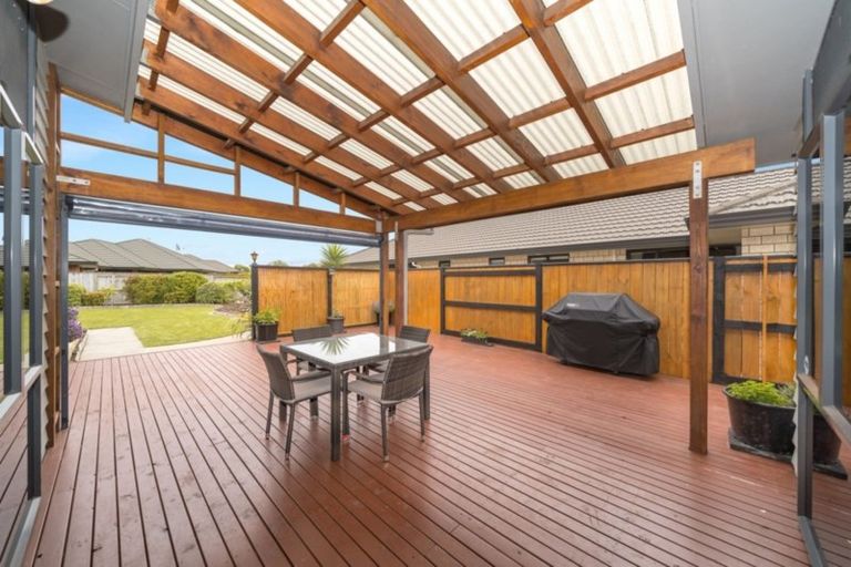 Photo of property in 32 Tennyson Avenue, Kelvin Grove, Palmerston North, 4414