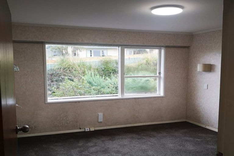 Photo of property in 2 Fyvie Avenue, Tawa, Wellington, 5028