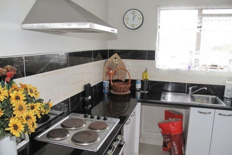 Photo of property in 2/11 Etherton Drive, Weymouth, Auckland, 2103