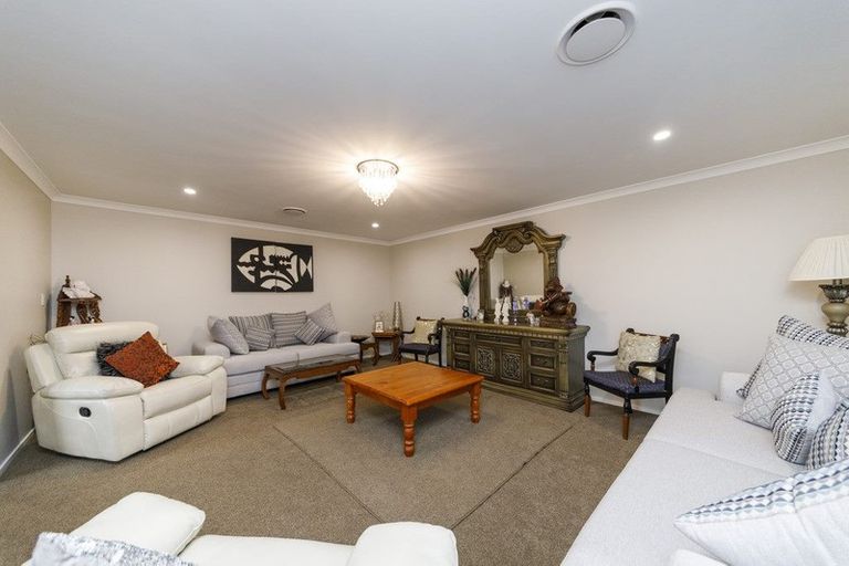 Photo of property in 6 Cyprus Place, Fitzherbert, Palmerston North, 4410