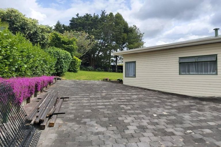Photo of property in 40 Waimumu Road, Massey, Auckland, 0614