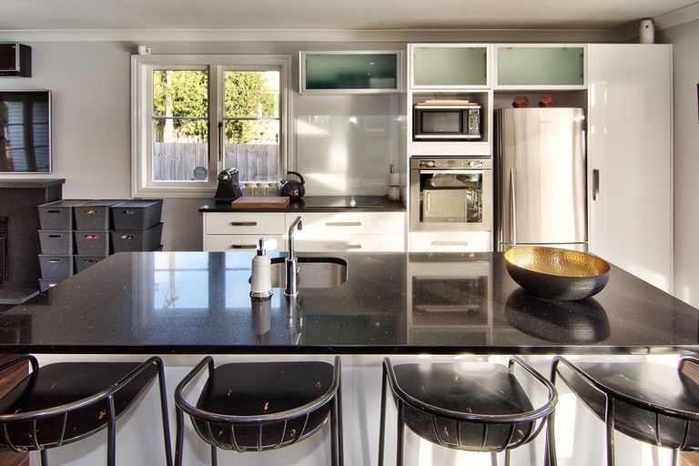 Photo of property in 13 Konini Road, Titirangi, Auckland, 0604