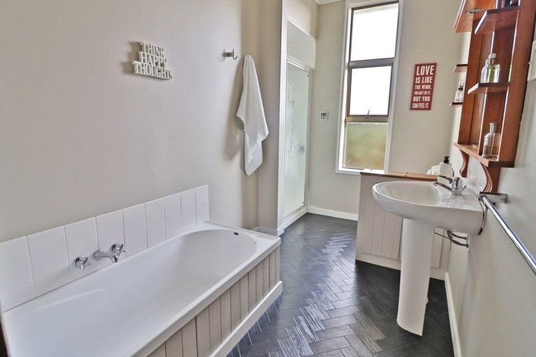 Photo of property in 32 Crombie Street, Gore, 9710